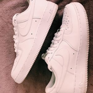 White NIKE Air Force Ones ‘07